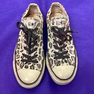 Cheetah converse sneakers with brown laces Women’s 7, Men’s 5